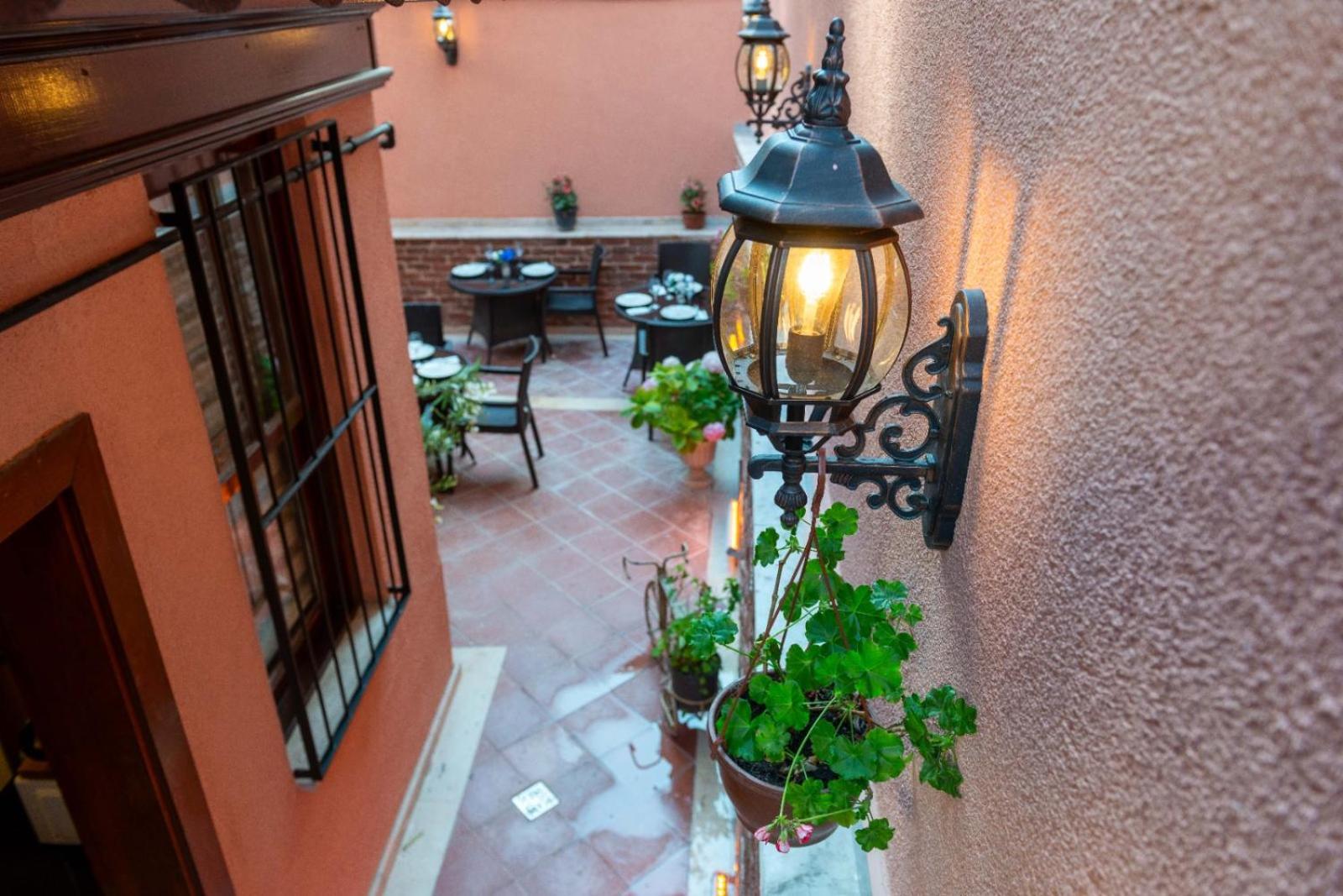 Отель Brown Mansion Oldcity *