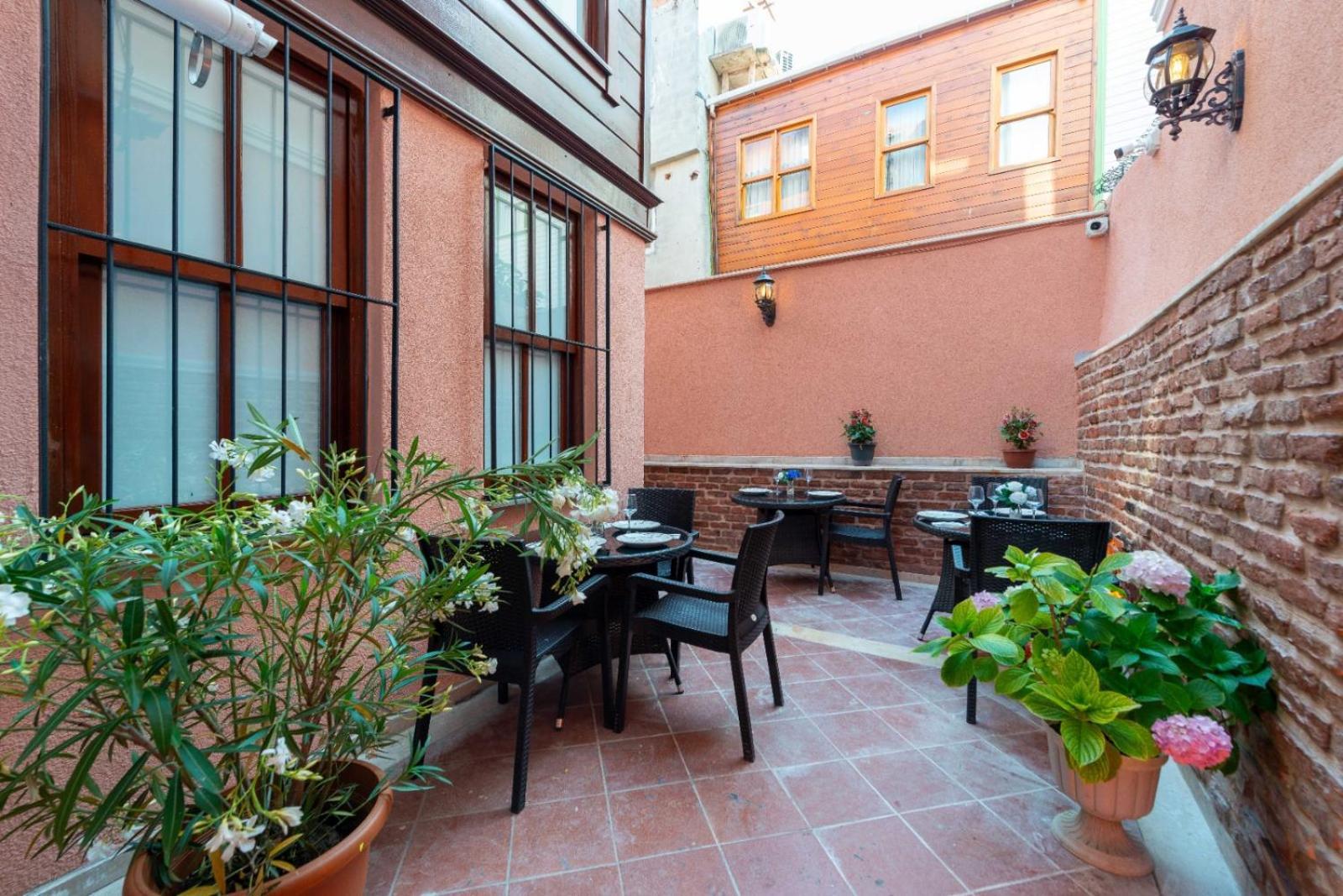 Отель Brown Mansion Oldcity *