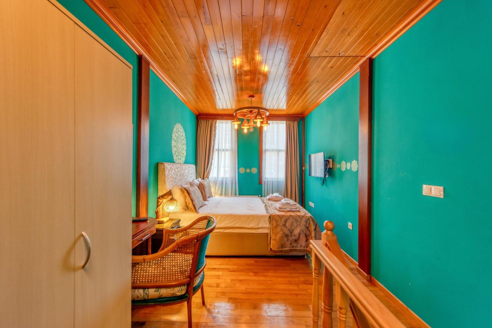 Brown Mansion Oldcity Отель